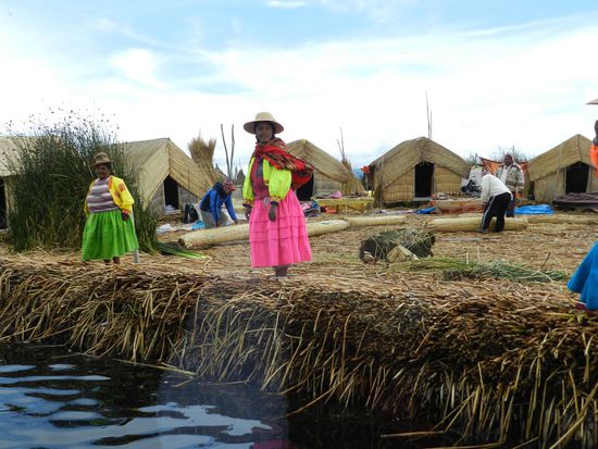 die Uros auf ihrer Schilfinsel