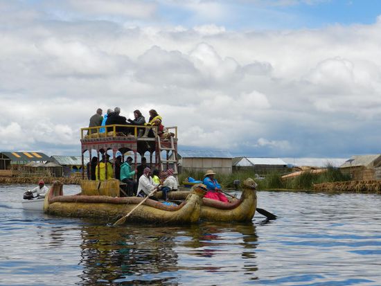 die Gruppe auf dem Schilfboot