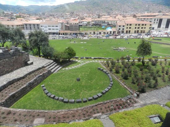 Von oben hatten wir einen Blick auf die gesamte Tempelanlage in ihren Grundmauern.