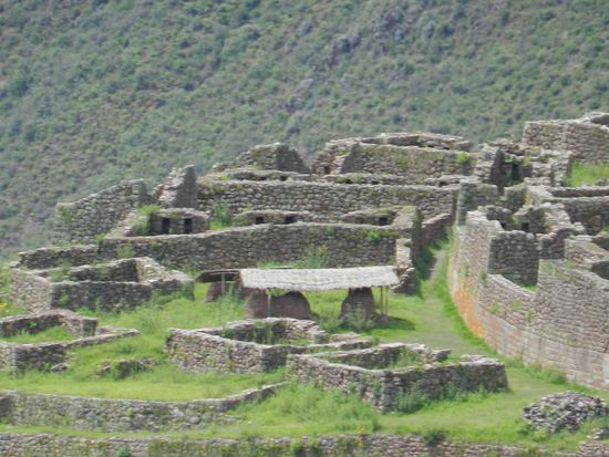 auch hier gibt es fugenlose Mauern zu bewundern, bzw. mörtellose Mauern