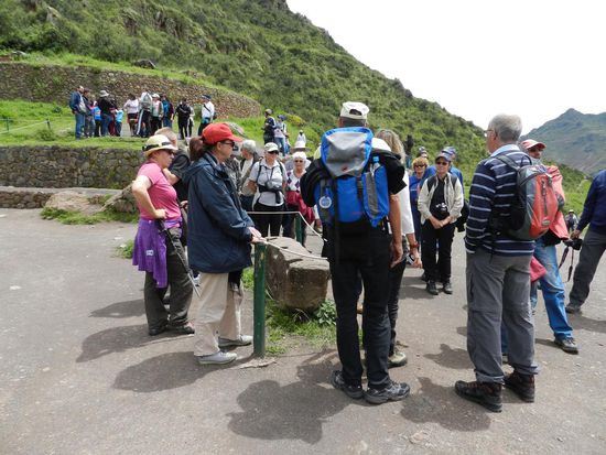 Dann gings weiter zur nächste Inkastätte nach Pisaq, das auf über 3.800 m liegt. 
Wir bekamen wieder Erklärungen über die Stadt und auch der nahegelegenen Nekropole. Hier wurden zahlreiche Mumien aus den Felsen geborgen.