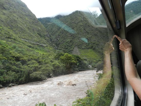 wir fahren mit dem Zug nach Macchu Picchu