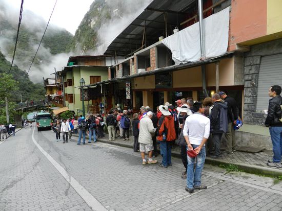 wir warten auf den Bus
