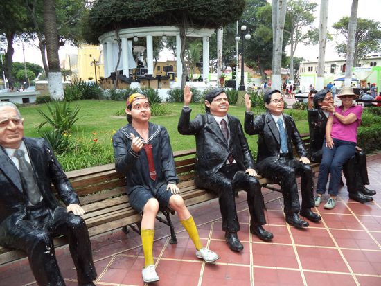 wir warten auf den Einlaß ins Restaurant