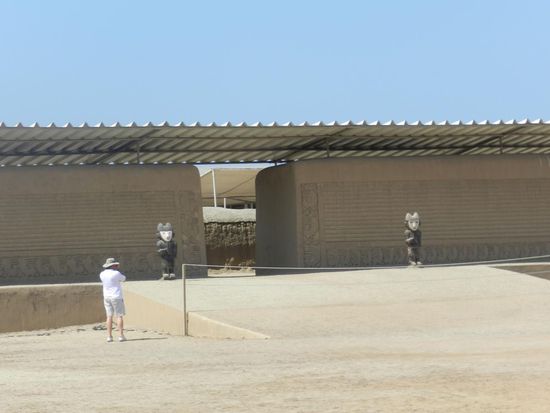 Chan Chan - die Mauer mit den Wächtern