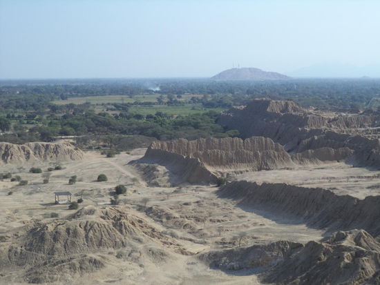 der Blick über die Ausgrabungsstätte von Tucume