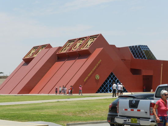 das  Museum für die Mochekultur und den Herrscher von Sipan