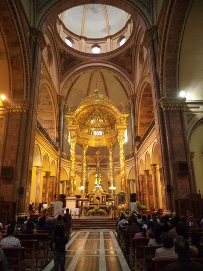 im Dom kurz vor dem Gottesdienst