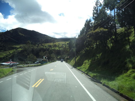 Wir fahren auf den Chimborazo zu, sehen ihn aber leider nicht, da er total von Wolken verhüllt ist.