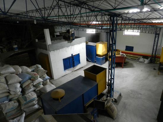 Hier werden die Bohnen getrocknet. Der Rohkaffee wird dann nach Europa verkauft. Von 60 kg Kaffeekirschen bleiben am Ende 10 kg Rohkaffee, der wird noch geröstet und es bleiben 8 kg.