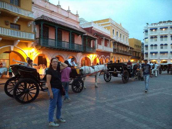 auf dem Platz vor dem Uhrenturm