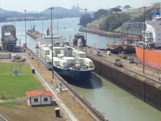 die Schiffe in der Schleuse