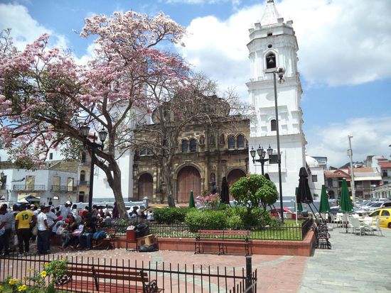 Die Kirche war leider geschlossen, auch sie muß noch restauriert werden.