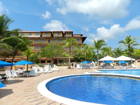 im Hintergrund das Hotel Melia