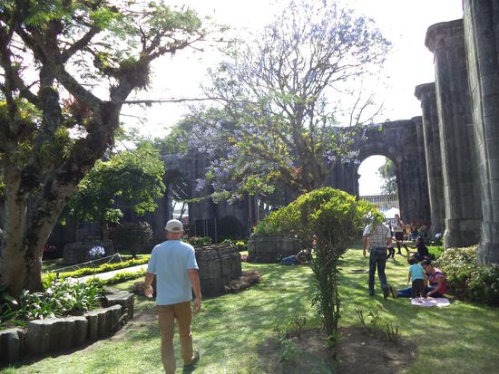die Ruine der alten Kirche