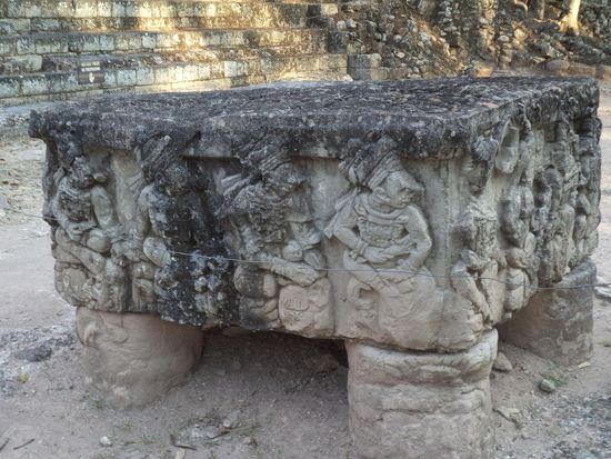 Auf dem Altar sind 16 Mayakönige dargestellt.