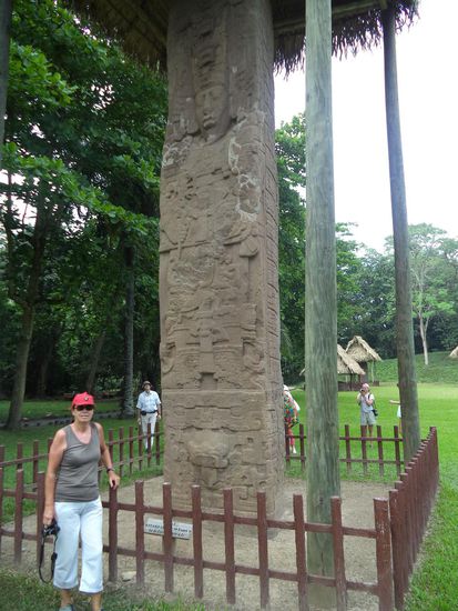 Es gab hier auch wieder riesige Stelen. Zum Teil noch größere als in Copan.