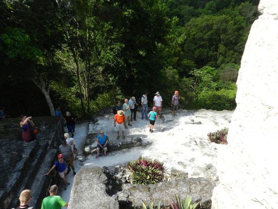 Wir klettern auf den Ruinen herum