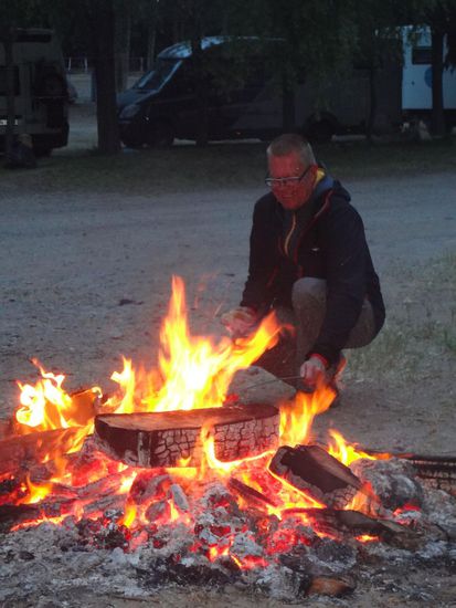 abends am Lagerfeuer