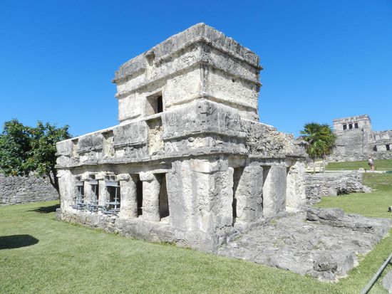 Einst waren die Tempel rot angemalt. Davon sieht man heute nichts mehr.