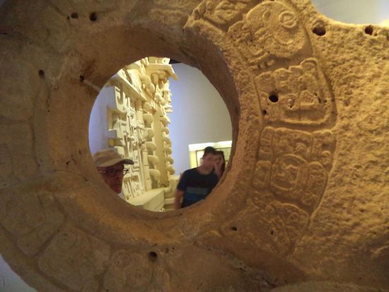 und nochmal der Ring fürs Ballspielen im Original