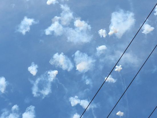 die Böllerschüsse am Himmel