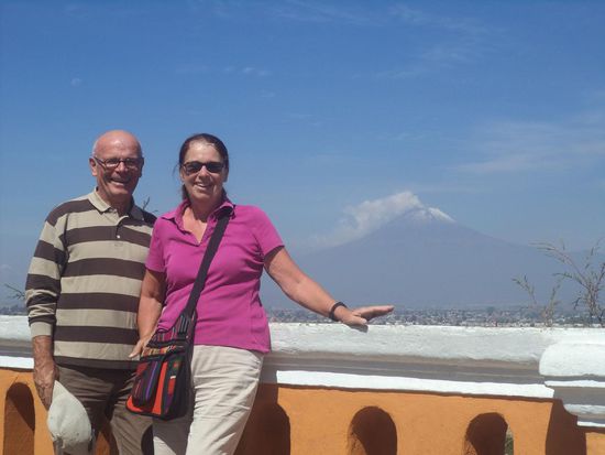 hinter uns wieder der Popocatepetl