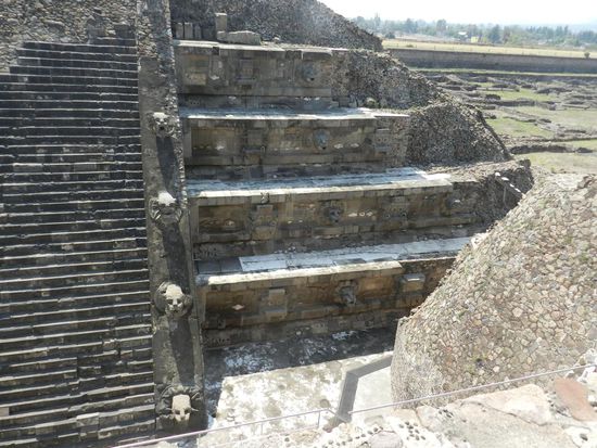 die originale Maskenfassade