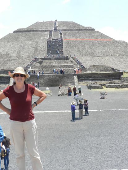 Am Sonnentempel angekommen haben wir uns die Besteigung dieses gut 70 m hohen Gebäudes haben wir uns dann geschenkt.