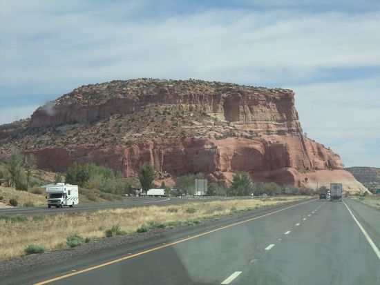so nah fahren wir an den Felsen vorbei