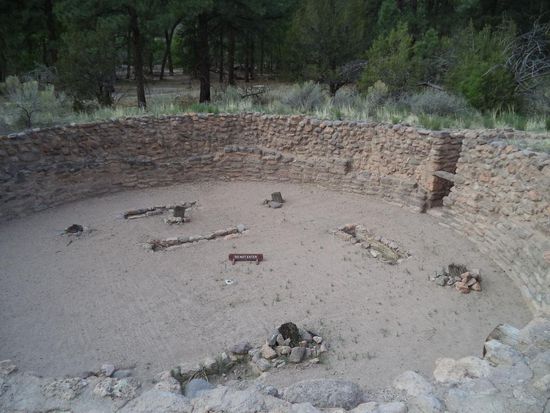 Die große Kiva, ein unterirdisches Gebäude, das von den Anasazi-Indianern zu religiösen Zwecken benutzt wurde.