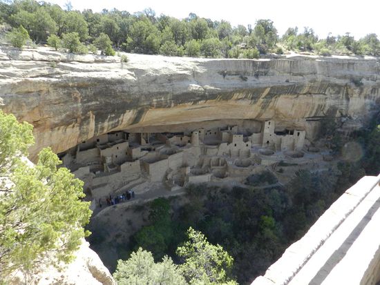 Mesa Verde - Die Anlage war von 550 bis 1300 AD bewohnt. Sie ist teilweise restauriert, bzw. stabilisiert worden.