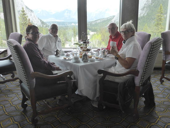 unsere Teatime - So haben wir heute statt Mittagessen Teatime gemacht und dabei die Aussicht genossen.