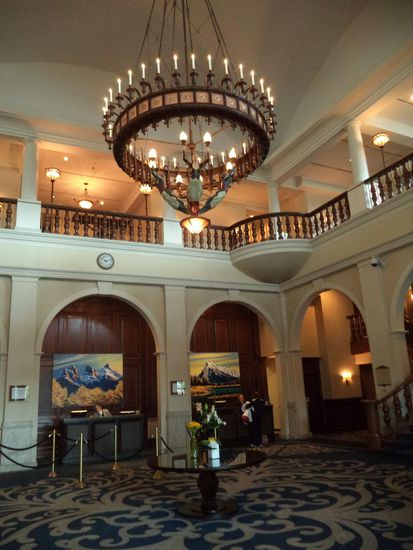 Wir gehen auf einen Kaffee ins Hotel und dann fahren wir weiter Richtung Jasper.