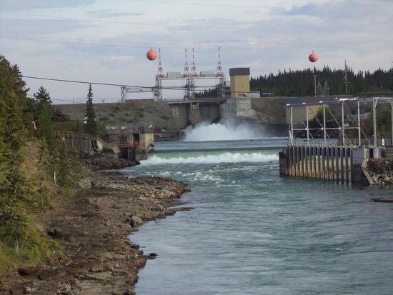 wir kommen an einer Fischtreppe vorbei