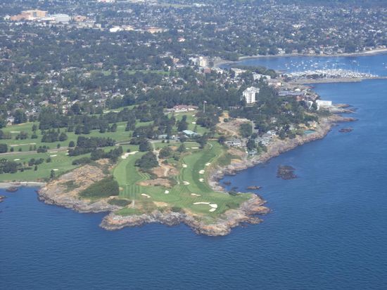 so sieht Victoria von oben aus - vorne ein Golfplatz