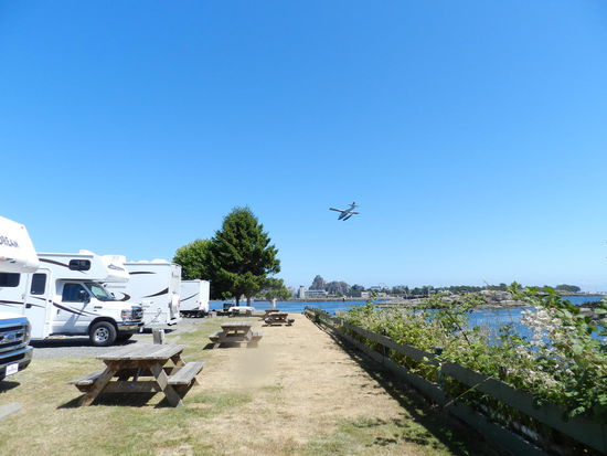 Abends haben wir dann noch den Wasserflugzeugen bei den Starts und Landungen zugesehen.