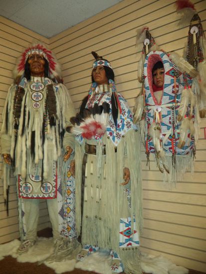 der Indianerhäuptling mit seiner Squaw und einem Baby