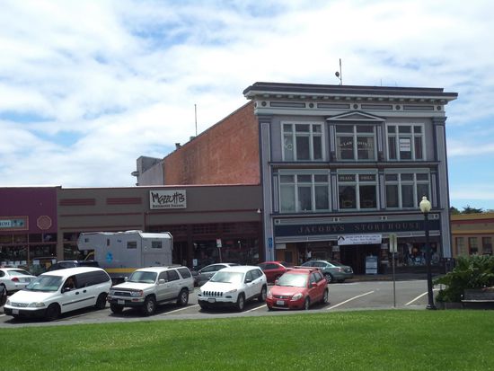 da stehen wir vor dem Restaurant