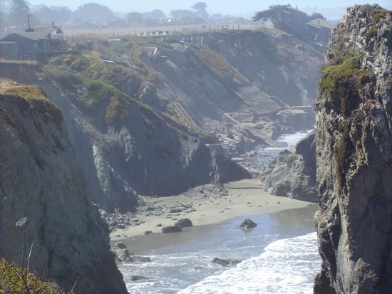 an der Küste entlang