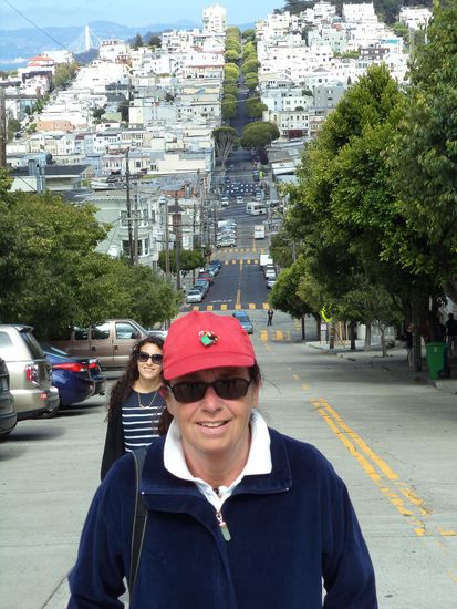 Die Steigung war ganz schön und wir sind den Berg hinaufgestiegen und atemlos oben angekommen.