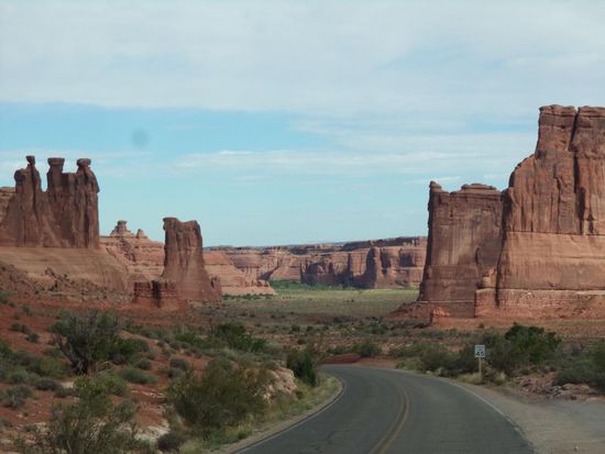 Wir fahren dann die kleine Passstraße hinauf in den Park. Es einfach toll, die Farben, die Sonne, der Himmel und wir können kaum aufhören zu fotografieren.