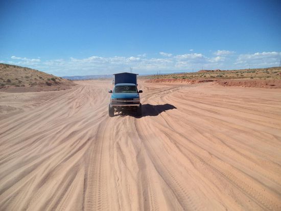 durch das Flussbett gehts zum Canyon