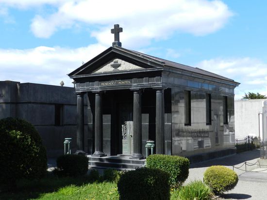 das Mamorgrabmal der Familie Menendez