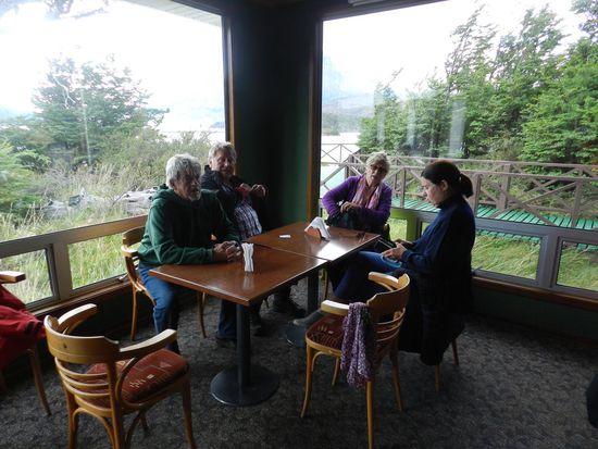 wir sitzen im Hotel Lago del Grey