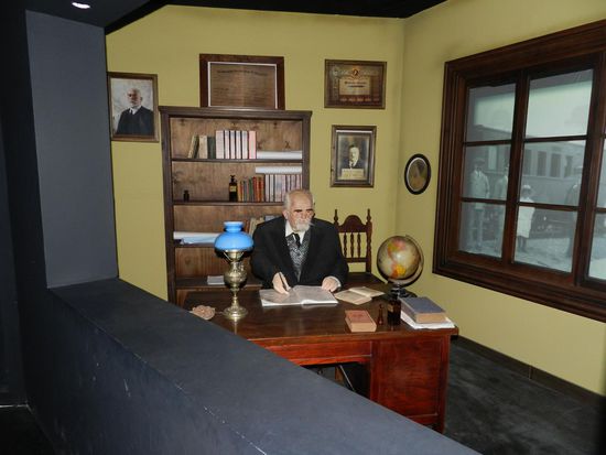 der Wissenschaftler Moreno im Museum