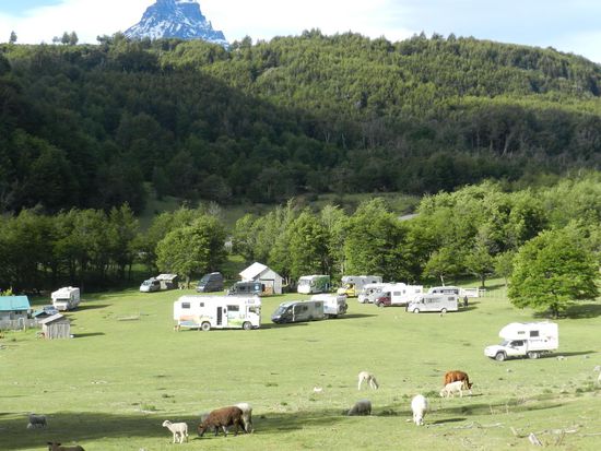 hier stehen wir gut verteilt auf der Estancia
