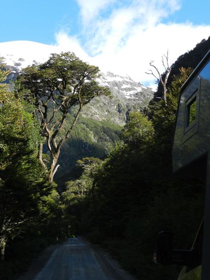 hier haben wir uns erstmal einen dicken Stein zwischen die Zwillingsreifen gefhren