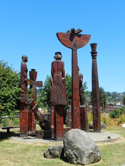 Holzskulpturen in Panguipulli