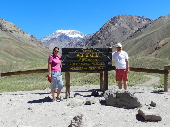 im Hintergrund der Aconcagua